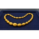 Vintage - Beautiful Bakelite Bead Necklace - A Classic Piece of Vintage Jewelry