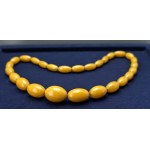 Vintage - Beautiful Bakelite Bead Necklace - A Classic Piece of Vintage Jewelry