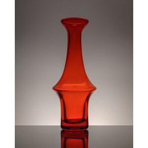 A vase from the communist era, made of body-tinted glass. Its design is somewhat reminiscent of Józef Podlasek’s “Christmas Tree.”