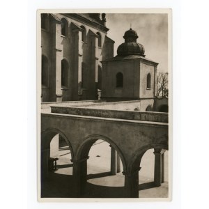 Częstochowa - Fragment dziedzińca Klasztoru na Jasnej Górze. Fot. J. Bułhak. Wyd. Atlas, 1938 r. (818)