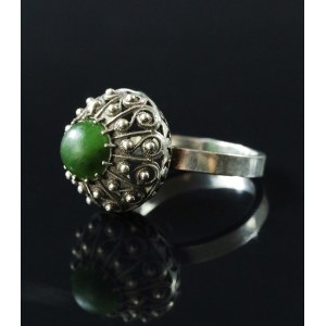 Wild Strawberry Ring with Jade, Warmet Resovia (105)
