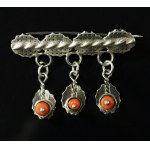 Brooch with a leaf motif and coral, ORNO (112)