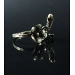 Ring with a floral motif, marked T.H. (175)