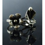 Ring with a floral motif, marked T.H. (175)