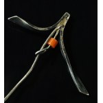 Tie/hat pin with a coral, item no. LU (218)