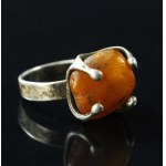 Amber ring, item no. J.C. (229)