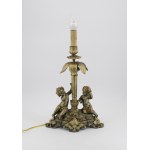 Lamp with putts