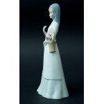 Porcelain figurine of a woman with a basket of flowers - Valencia, Spain - starting at 1 zł!
