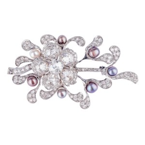 Brooch with a floral motif, first half of the 20th century