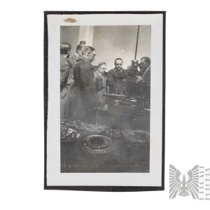 II RP Fotografia Grupy Oficerów w Warsztacie