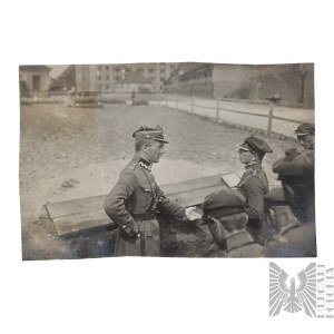 Zweite Polnische Republik: Foto des Militärschießstandes des berittenen Artilleriegeschwaders? – Rogatywka, Fernglas