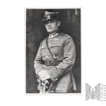 Second Polish Republic: Studio Photograph of the Captain of the 15th Poznań Uhlan Regiment—The Greater Poland Eagle