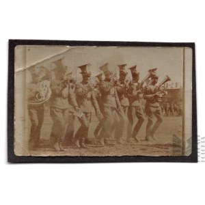 II RP Fotografia Orkiestry 1 Pułk Ułanów Legionowych “Beliniacy” - Czapki Rogatywki, Orzeł, Orkiestra