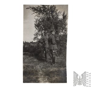 II RP Fotografia Dwóch Oficerów Podczas Ćwiczeń Wojska Polskiego