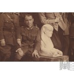 [AUTOGRAF PIŁSUDSKIEGO] II RP Fotografia Józefa Piłsudskiego w Otoczeniu Oficerów Karol Pęcherski. Belweder Warszawa