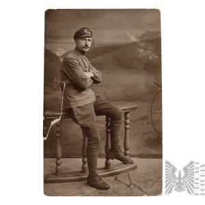 1WŚ/Polska/IIRP: Fotografia Portretowa Żołnierza ok. 1918 (?)/ Orzeł/ Maciejówka