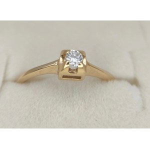 Gold ring with a natural diamond vs. Gross price: $578 USD