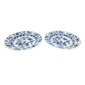 Zestaw dwóch porcelanowych talerzy cebulowych, Miśnia
