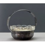 Sucrier argenté en forme de panier avec un insert en cristal - Sandrik, première moitié du XXe siècle.