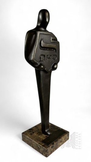 Marek Sierpiński (1954 Warszawa - Warszawa 2014) - Polska - 2003 r - Figura z Brązu Nagroda Za Zasługi Dla Ochotniczych Hufców Pracy dla Prezydenta Aleksandra Kwaśniewskiego (OHP, Rzeżba, Sztuka Współczesna)