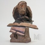 [PACYKÓW] Továrna na fajans a terakotu Aleksandra Lewického v Pacykowie – 1912–1939 – Soška sovy „Testimonium“, terakota (Moudrost, Athéna, Věda, Knihovna)