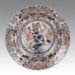 Pair of Japanese Geronku Imari plates with floral motifs depicting peonies, chrysanthemums, and leaves