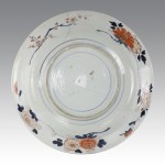 Pair of Japanese Geronku Imari plates with floral motifs depicting peonies, chrysanthemums, and leaves