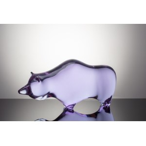MILOSLAV KLINGER (1922 - 1999) | SCULPTURE BEAR IN ALEXANDRITE GLASS (CZECH / BOHEMIAN)