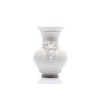 WHITE PORCELAIN VASE WITH KID HEADS (CRATER VASE) | KPM BERLIN (KÖNIGLICHE PORZELLAN-MANUFAKTUR BERLIN), GERMANY