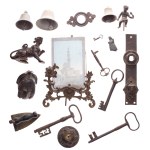GROUP OF SMALL ANTIQUES, HISTORICAL HARDWARE, KEYS, AND DECORATIVE OBJECTS