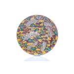 LARGE PORCELAIN PLATE WITH DRAGON "SUSANCAI / FAHUA" | CHINA (LATE QING / REPUBLIC) OR JAPAN (KUTANI / AWAJI)