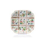 SQUARE PORCELAIN FOOTED BOWL FAMILLE ROSE "FLOWERS & INSECTS" | CHINA (QING DYNASTY - GUANGXU / TONGZHI PERIOD)