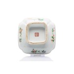 SQUARE PORCELAIN FOOTED BOWL FAMILLE ROSE "FLOWERS & INSECTS" | CHINA (QING DYNASTY - GUANGXU / TONGZHI PERIOD)