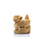 NETSUKE OF MAN WITH SAKE BOTTLE "HYŌTAN" | JAPAN