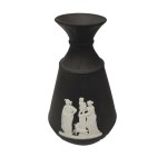 Set of 5 black Wedgwood plates