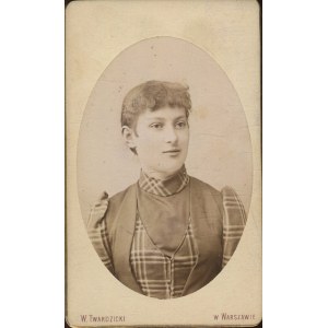 [cardboard photograph] Warsaw, W. Twardzicki. Władysława Zalewska of Łowicz [1893]