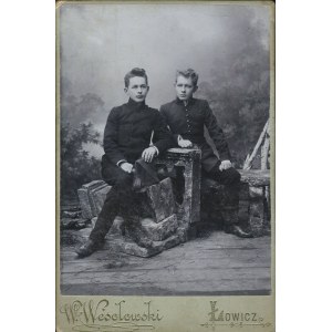 [fotografia tekturkowa] Łowicz, W. Wesołowski. Wacław i Tadeusz Brzozowscy [1906]