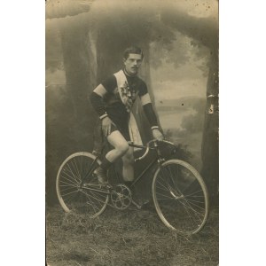 [photographie] Siedlce, photo de (Chaim) Bieńkowicz. Cycliste [vers 1911-1915]