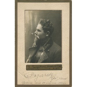 [photographie sur carton] Bochnia, J. Gargulowa. Franciszek Ogarek (1895-1940), capitaine de la gendarmerie de l'armée polonaise, militant pour l'indépendance, victime du massacre de Katyn [1926]