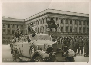 [pocztówka] Warszawa. Adolf Hitler przed Pałacem Saskim