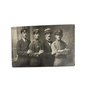 Soldiers of the Polish Legions in a commemorative photograph, W.S. Paluszkiewicz, Łódź