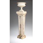 Pair of columns with two marble vases - Italy, 20th century