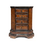 Small veneered chest of drawers - Rome, 18th century