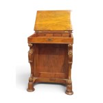 Davenport in walnut - England, late 19th century