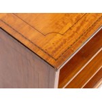 Table basse en bois de satin - Angleterre, XXe siècle