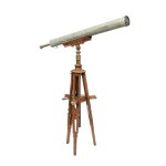 Astronomical telescope with stand, by Salmoiraghi Milano - Late 19th century-Early 20th century