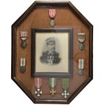 Collectibles - COLLECTIBLE ITEMS Painting featuring a photographic portrait. A be...