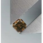 DIAMANT NATUREL DE COULEUR 0,25 ct | PURETÉ : P1 | TAILLE : RADIANT Estimation officielle de l'expert : 1 661 USD (environ 6 300 PLN TTC)
