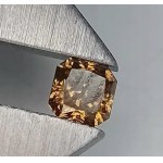 DIAMANT NATUREL DE COULEUR 0,25 ct | PURETÉ : P1 | TAILLE : RADIANT Estimation officielle de l'expert : 1 661 USD (environ 6 300 PLN TTC)