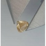 DIAMANT NATUREL DE COULEUR 0,22 ct | PURETÉ : P1 | TAILLE : CŒUR Estimation officielle de l'expert : 1 402 USD (environ 5 300 PLN TTC)